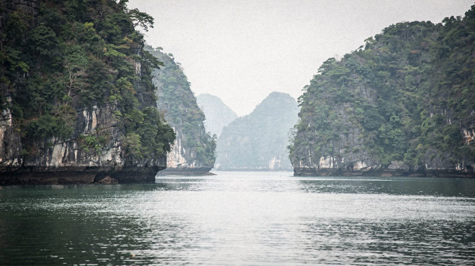 Bai Tu Long Bay