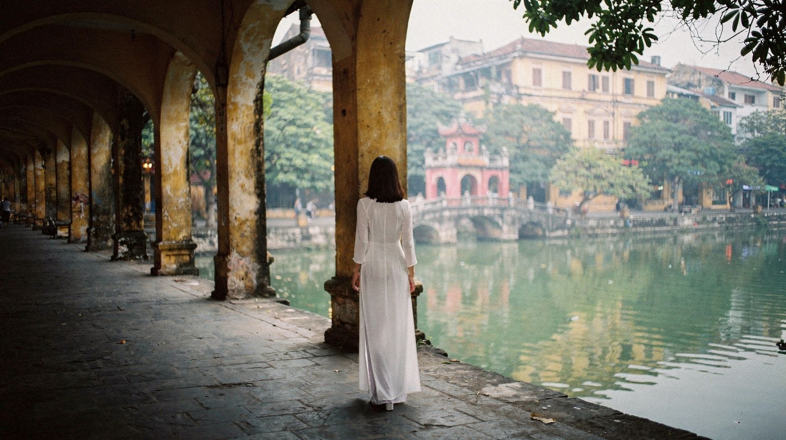 Ao Dai Photoshoots in Hanoi: What to Expect