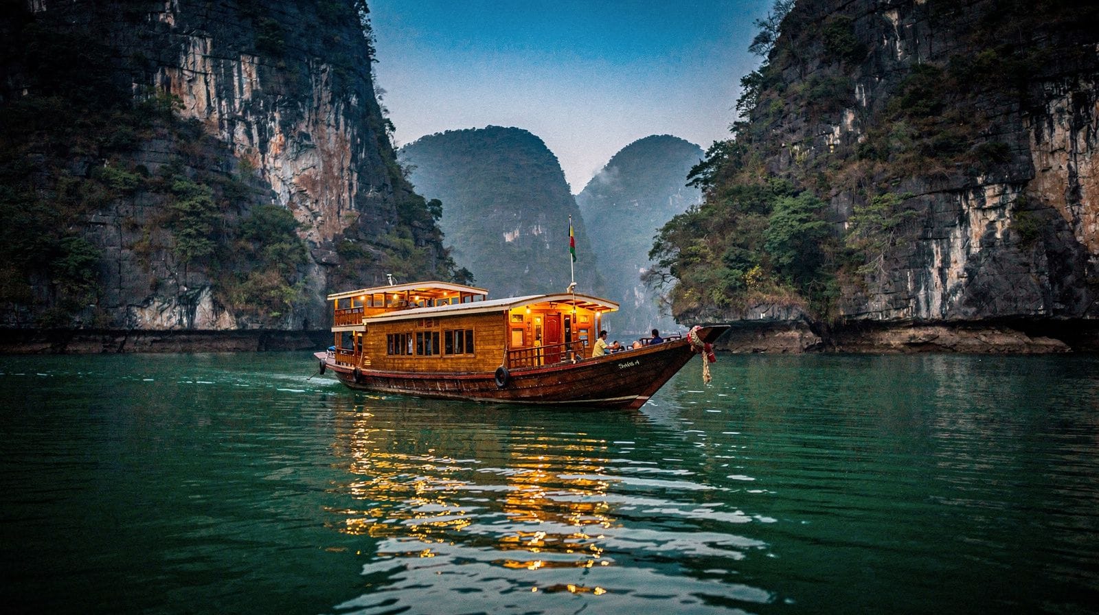 Bai Tu Long Bay Cruise Guide