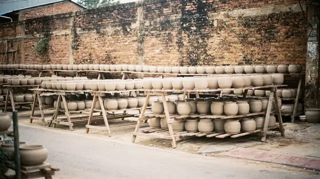 Bat Trang Ceramic Village: Market, Workshops and Pottery Wheel