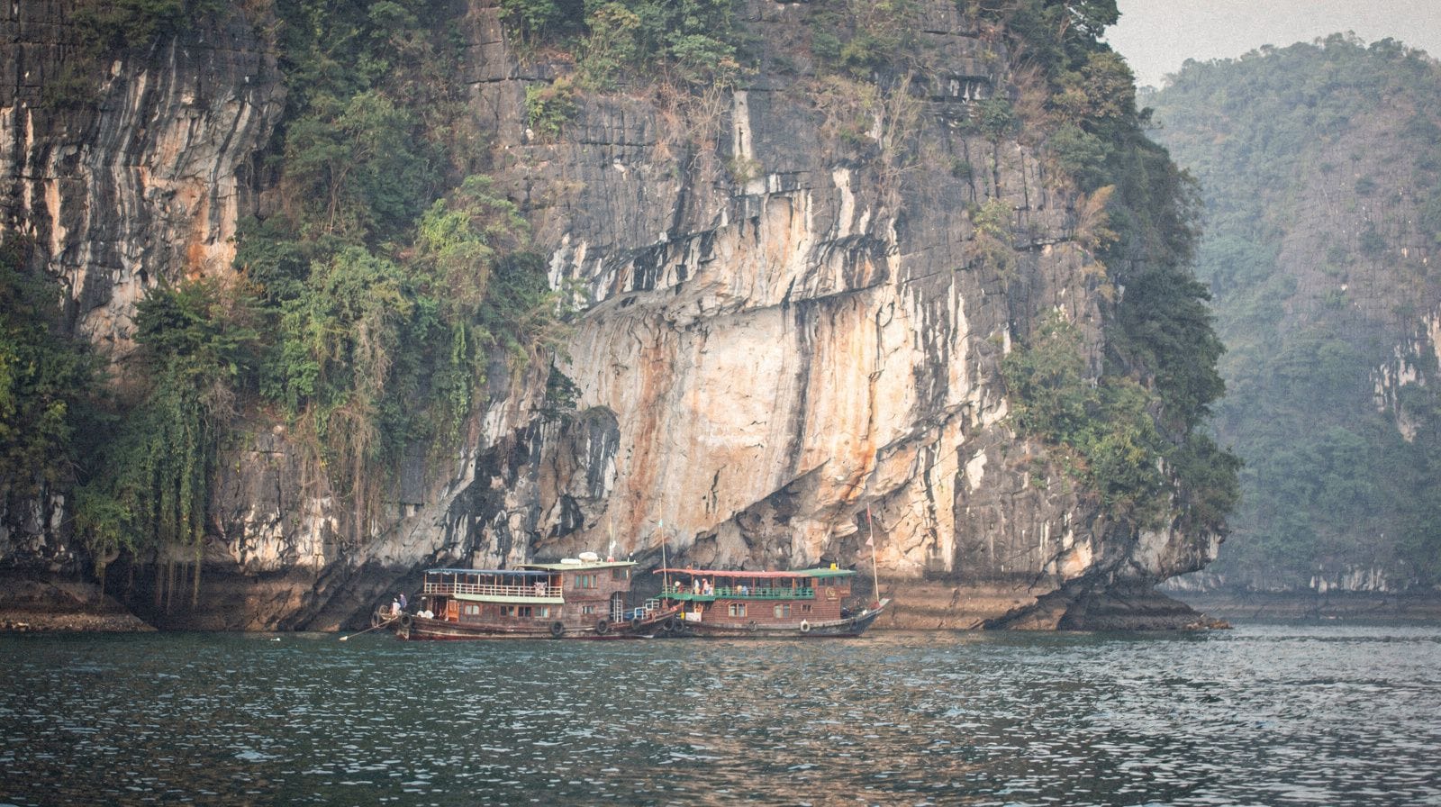 Cat Ba Island or Ha Long City: Which Base for the Bays?