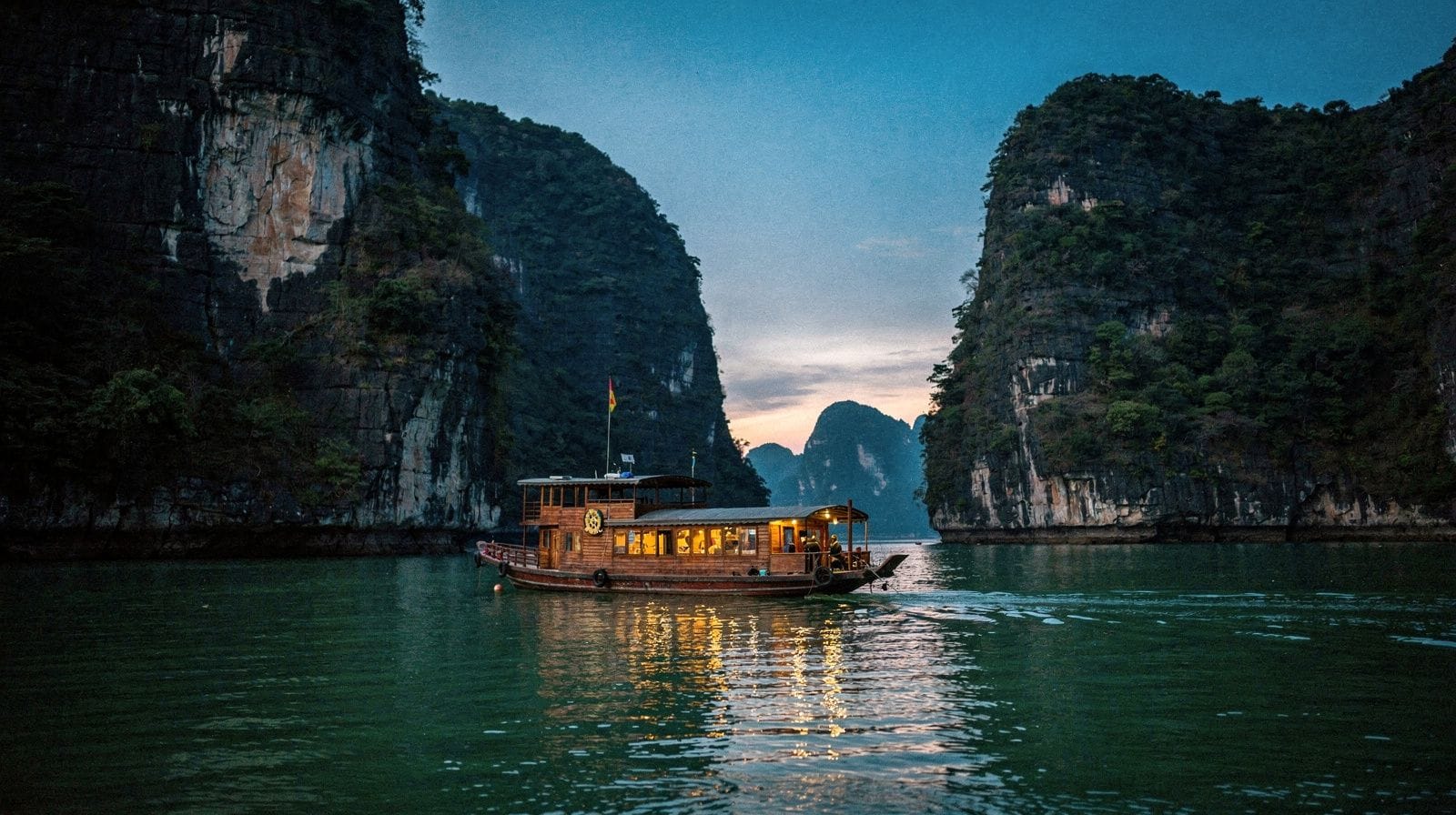 Day Cruise or Overnight Cruise: Which Halong Bay Trip Fits You