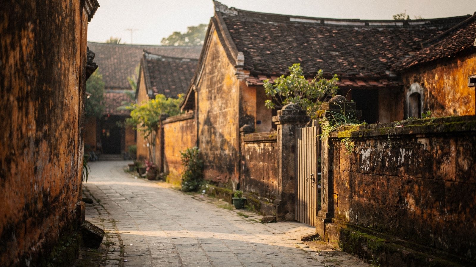 Duong Lam Ancient Village Day Trip: What to Expect