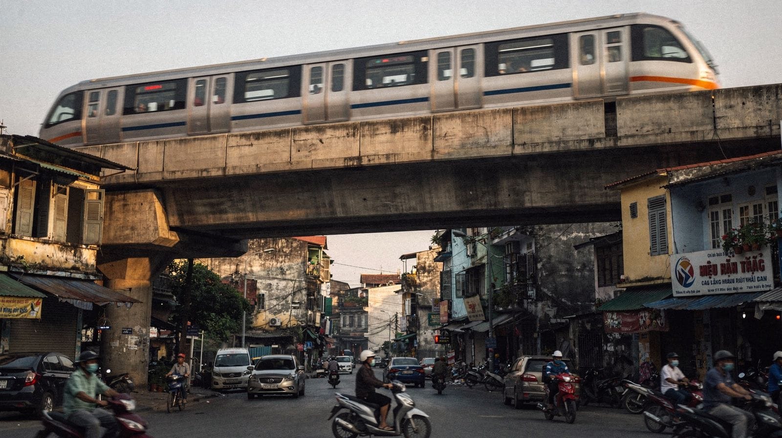 Getting Around Hanoi: Walking, Grab, Taxis and Buses