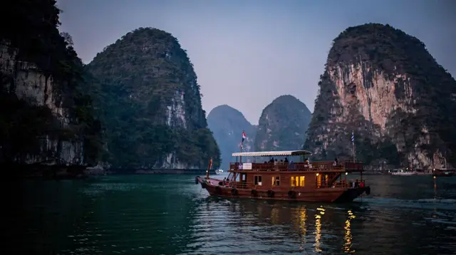 Ha Long Bay Cruise Season: When to Sail the Gulf