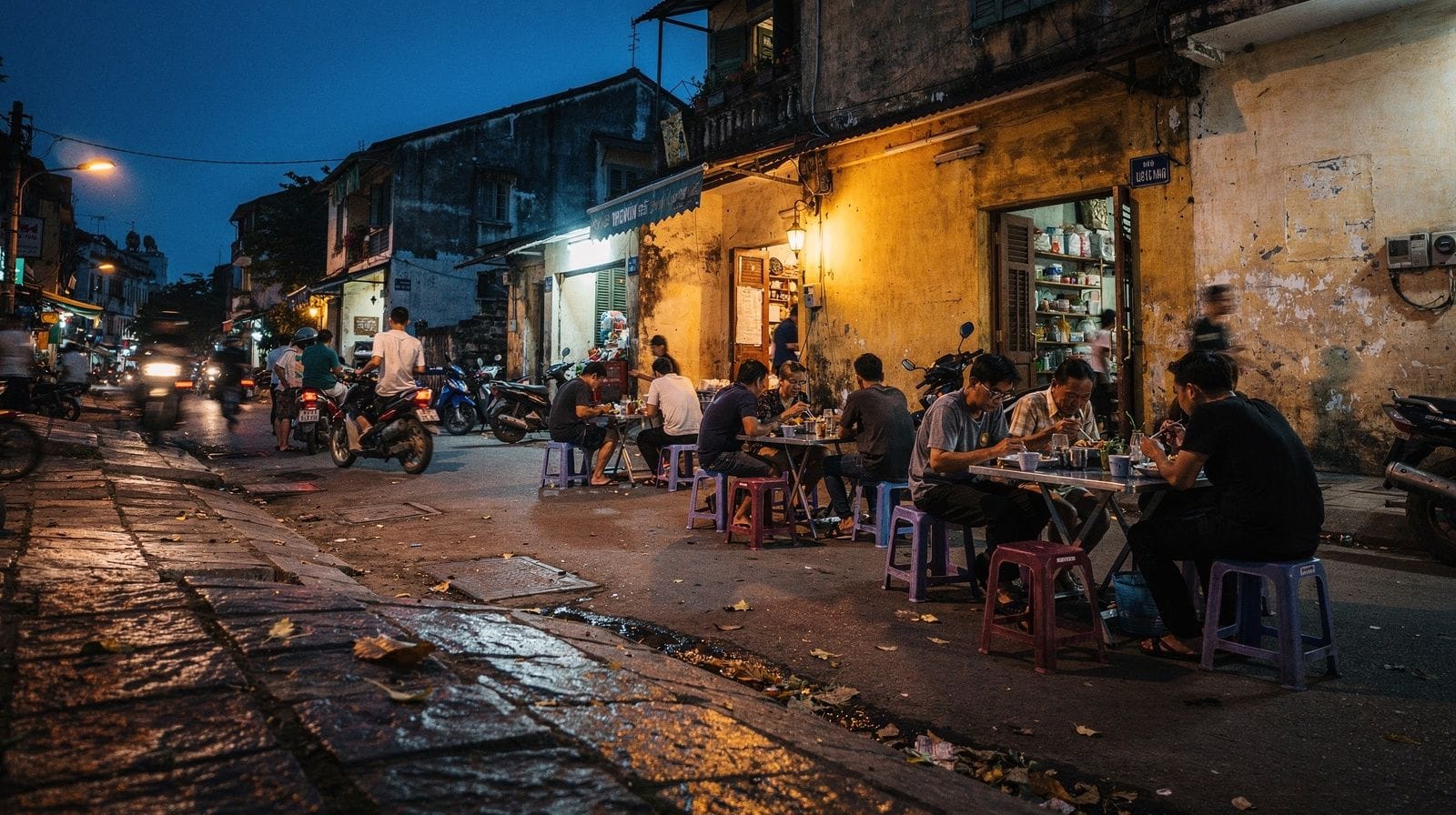 Hanoi Nightlife: Ta Hien Street and the Old Quarter Night Market