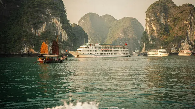 How to Choose a Cruise Boat Category on Halong Bay