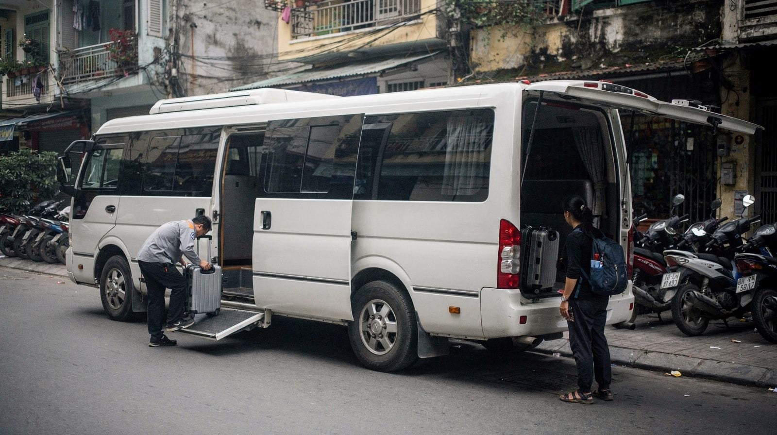 Limousine Bus vs Standard Bus in Northern Vietnam
