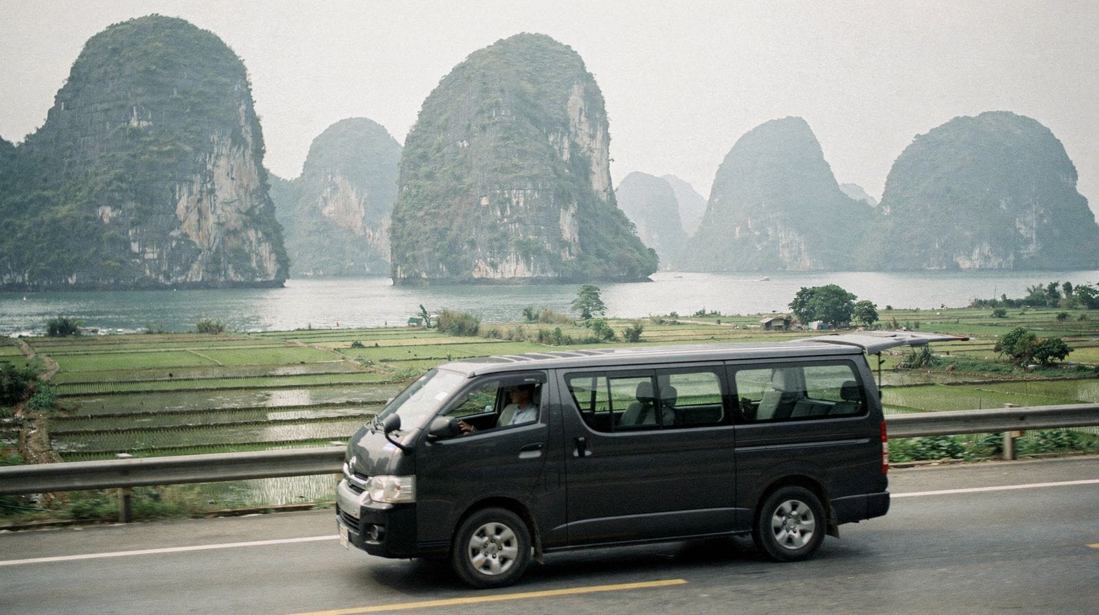 Noi Bai Airport to Ha Long Bay: The Direct Transfer, Explained