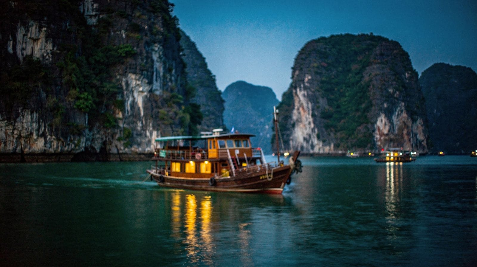 What an Overnight Cruise on Ha Long Bay Actually Includes