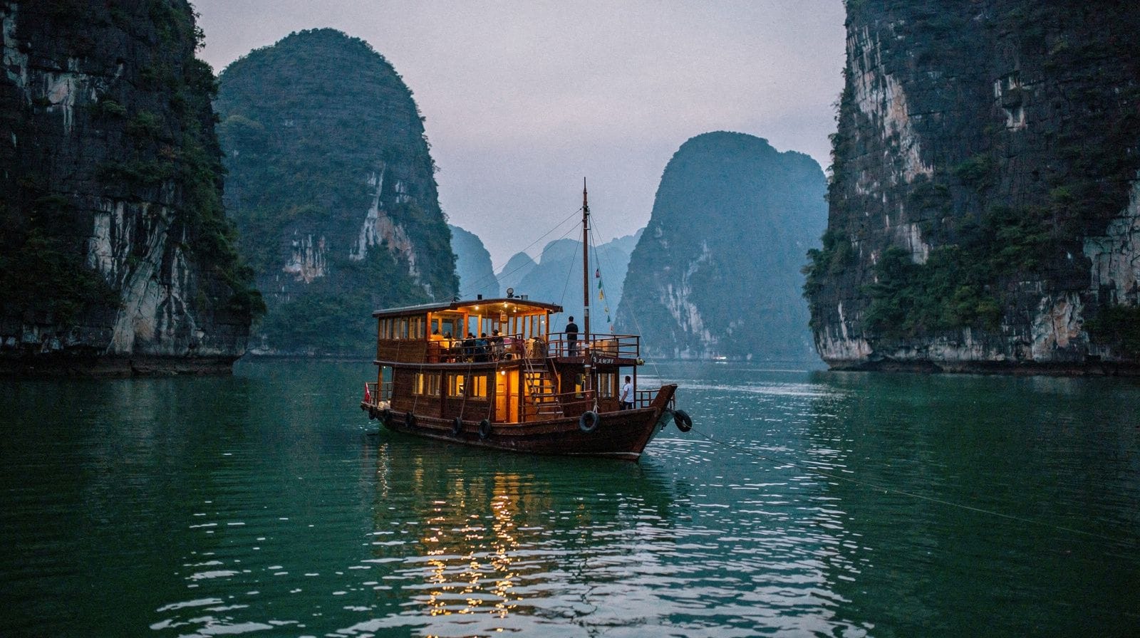 Small-Group Cruise Boats: What Actually Changes on Board
